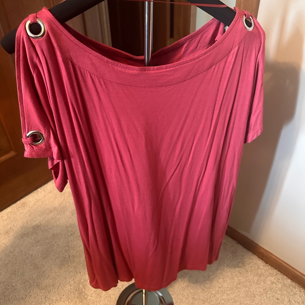 Stylish Pink Women's Top with Grommet Details